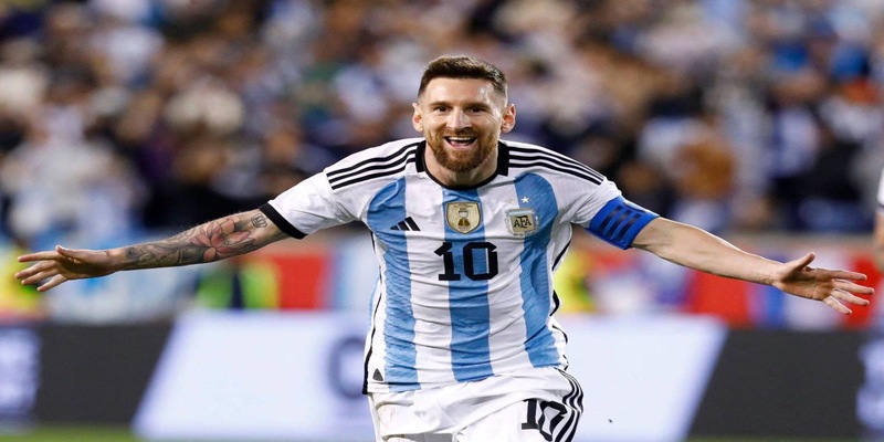 Lionel Messi là ngôi sao đương đại của bóng đá thế kỷ 21